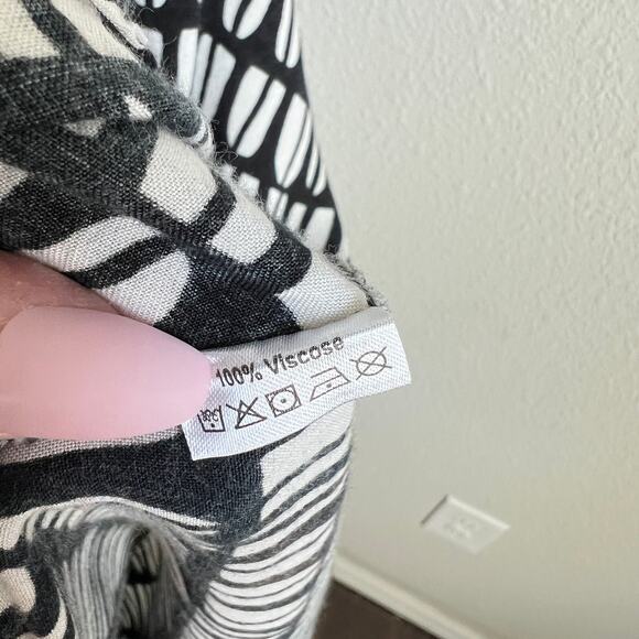 Rock Flower Paper 3/4 Sleeve V-neck Tunic Top Women's S Relaxed All Over Print - Picture 7 of 7